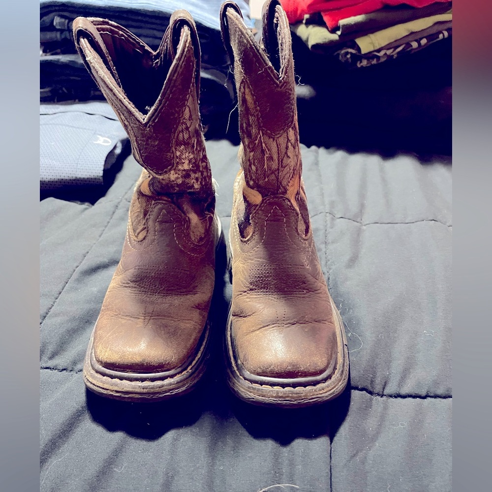 Durango boots boys size 9